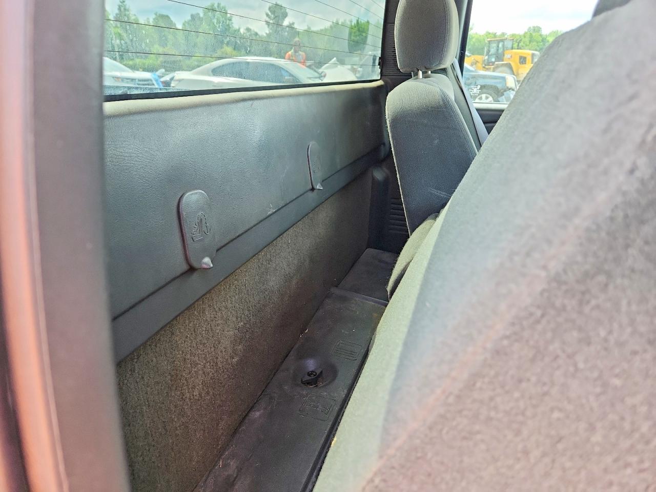 2004 CHEVROLET SILVERADO C1500 photo 19