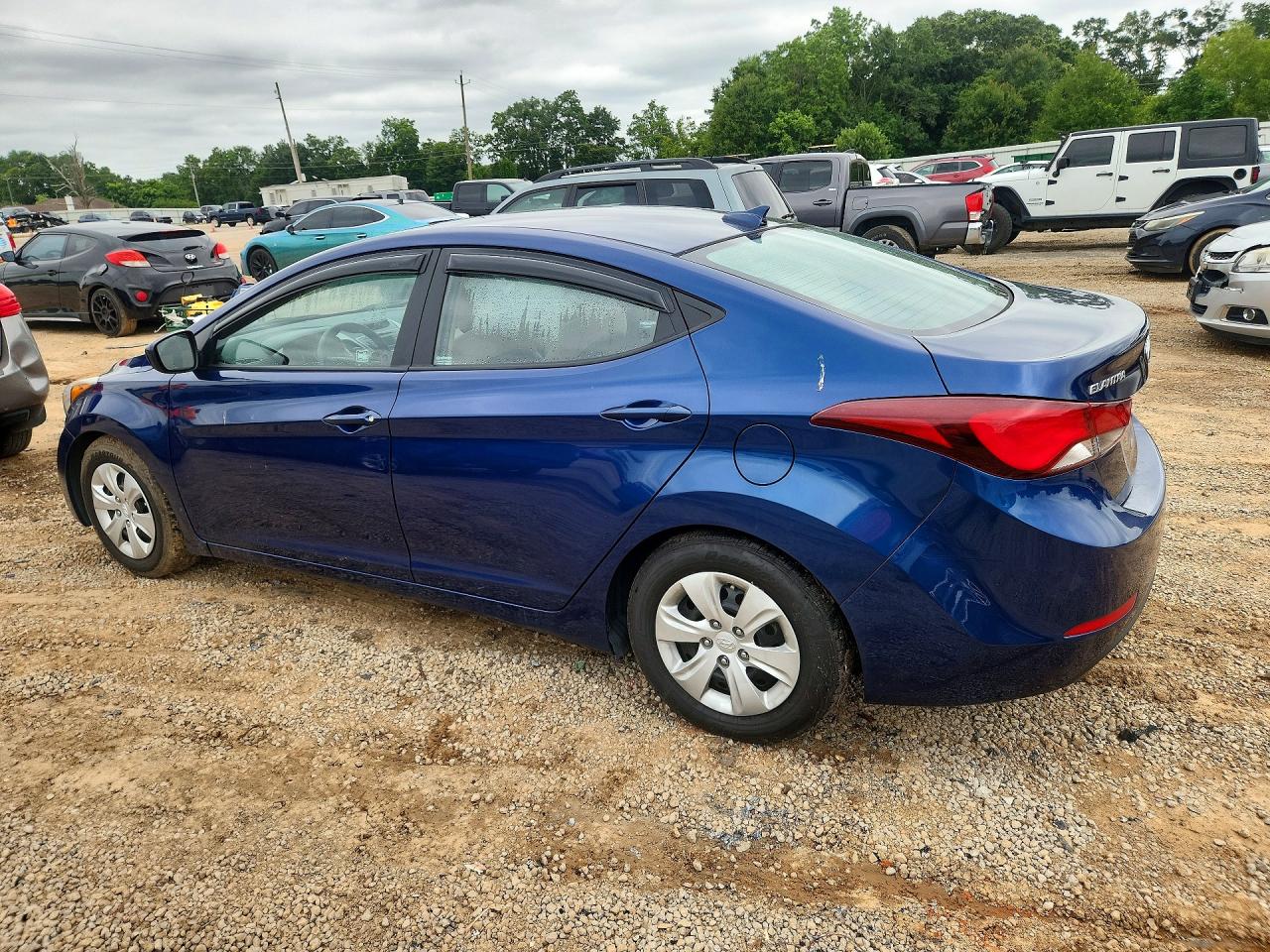 2016 HYUNDAI ELANTRA SE photo 2
