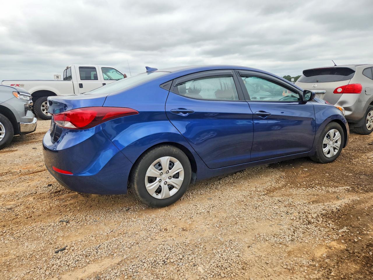 2016 HYUNDAI ELANTRA SE photo 3