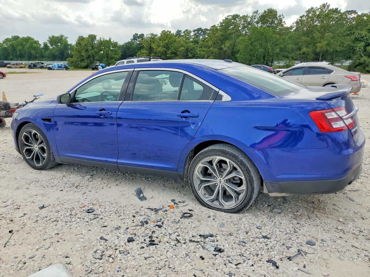 2015 FORD TAURUS SHO photo 3