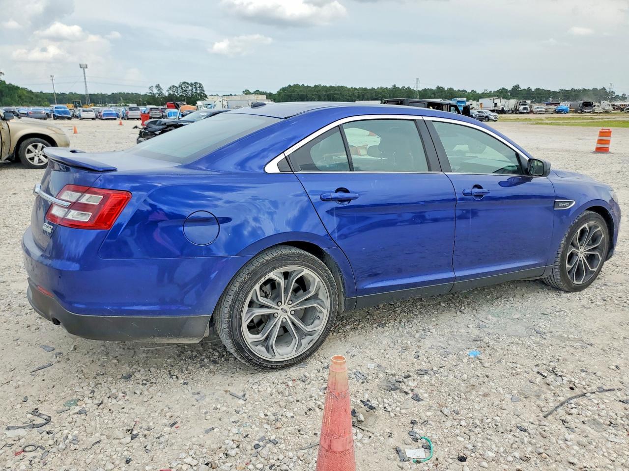 2015 FORD TAURUS SHO photo 5