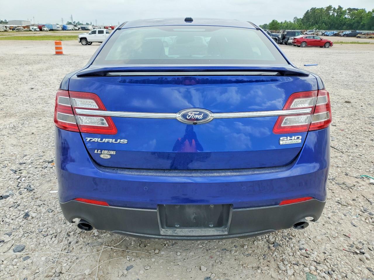 2015 FORD TAURUS SHO photo 11