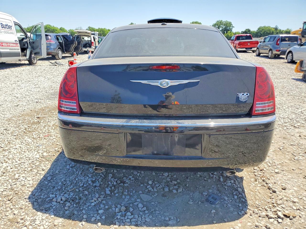 2010 CHRYSLER 300C photo 6