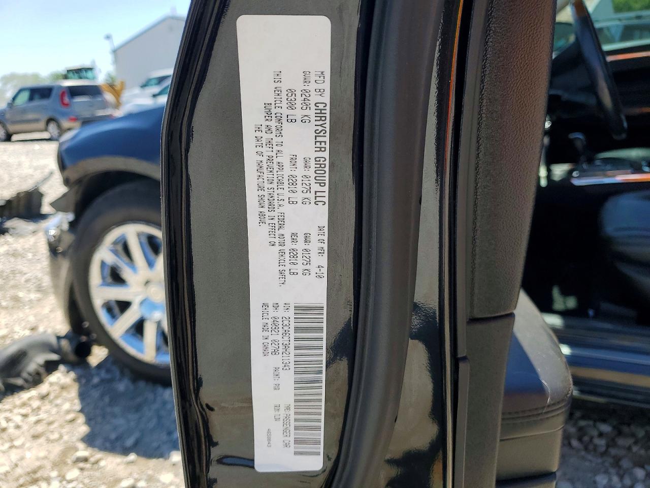 2010 CHRYSLER 300C photo 12