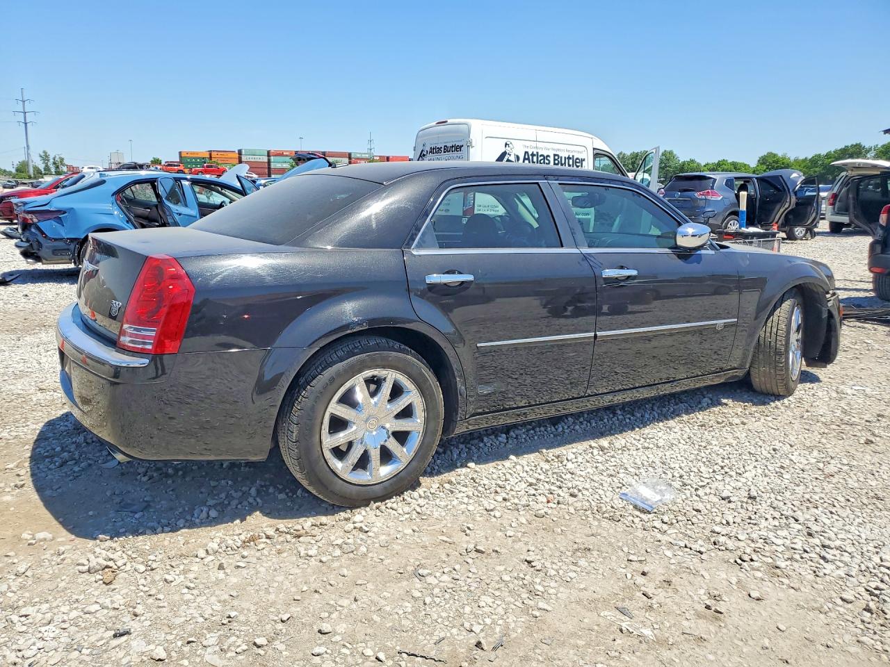 2010 CHRYSLER 300C photo 3
