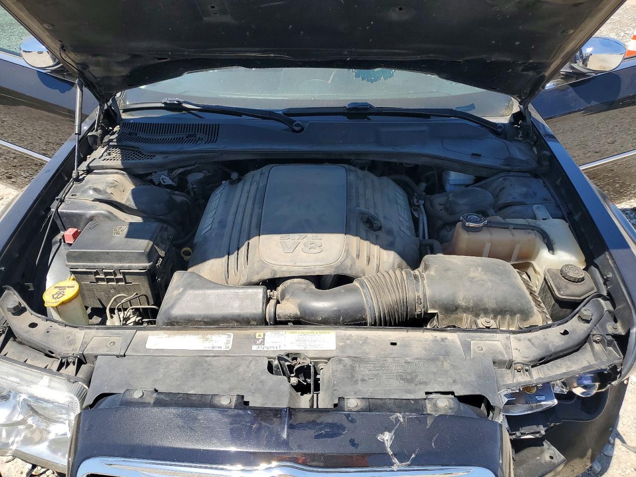 2010 CHRYSLER 300C photo 11