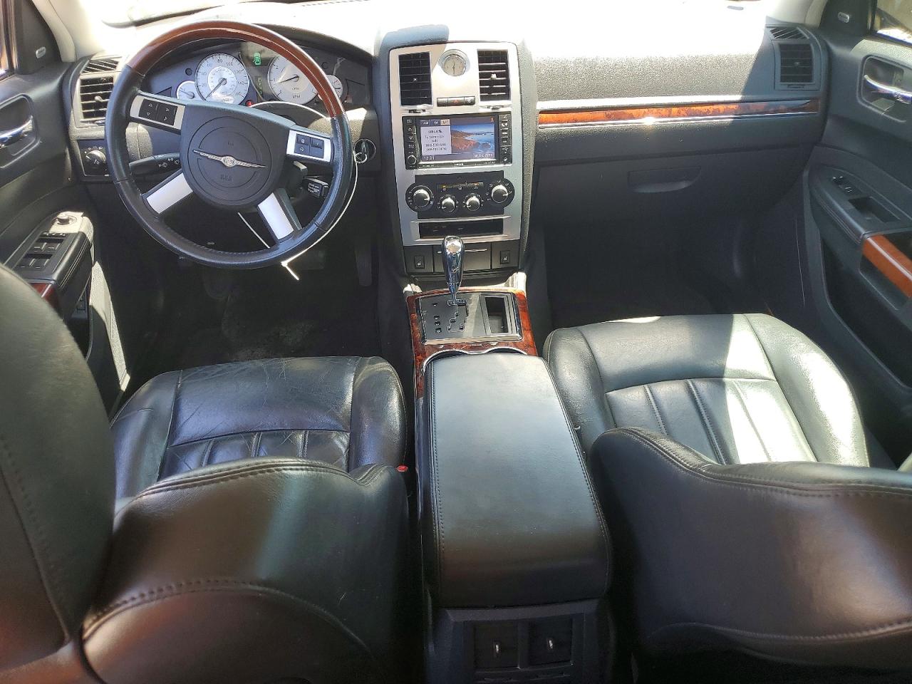 2010 CHRYSLER 300C photo 8