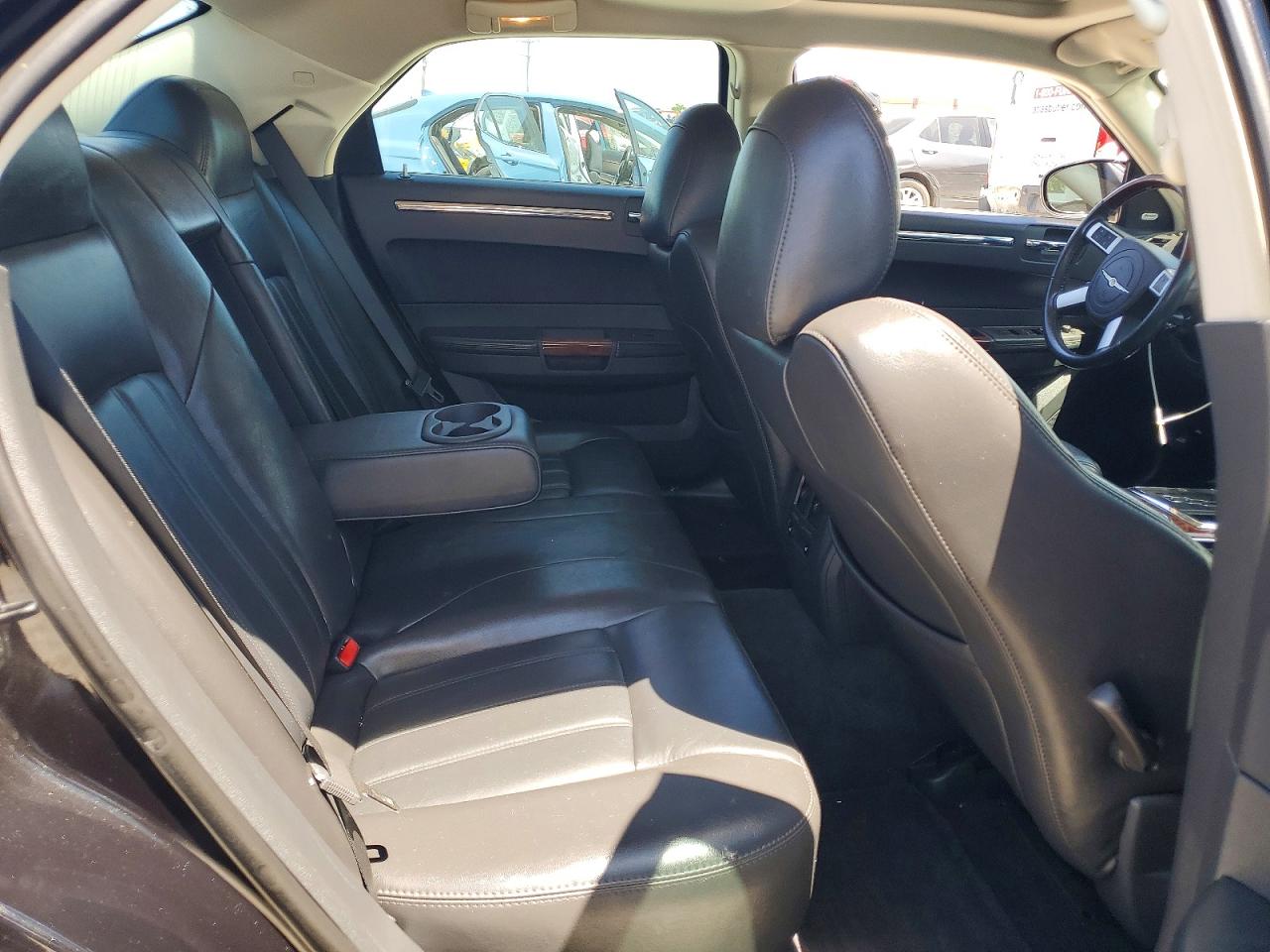 2010 CHRYSLER 300C photo 10