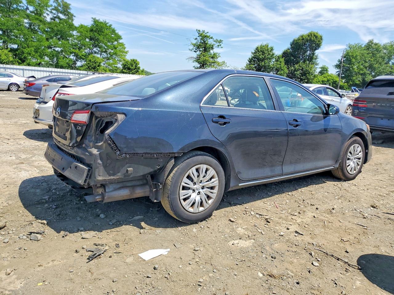 2013 TOYOTA CAMRY LE photo 3