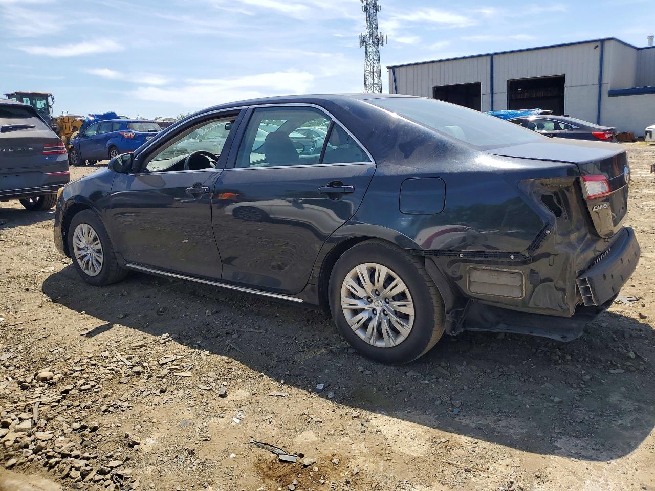 2013 TOYOTA CAMRY LE photo 2