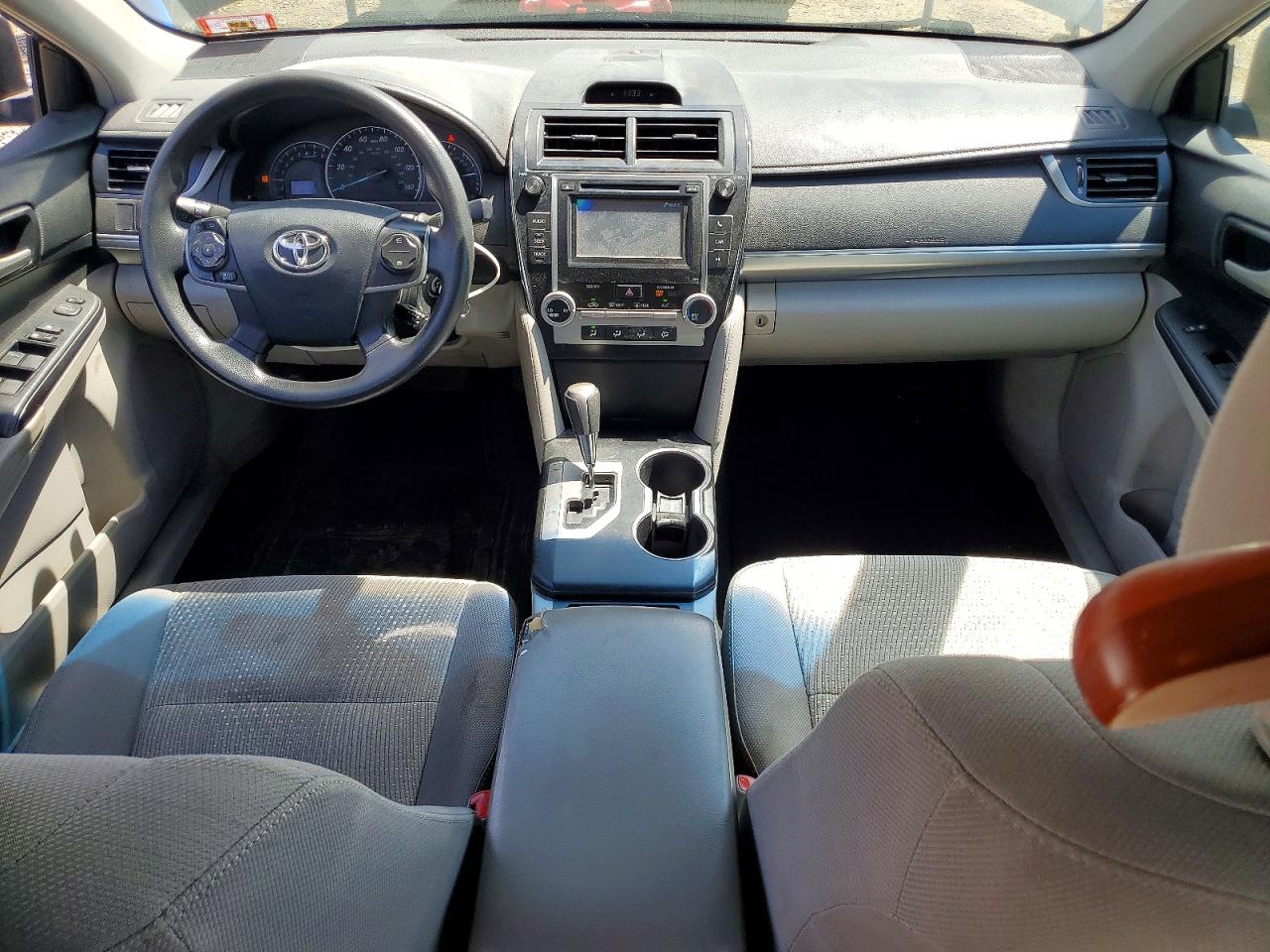 2013 TOYOTA CAMRY LE photo 8