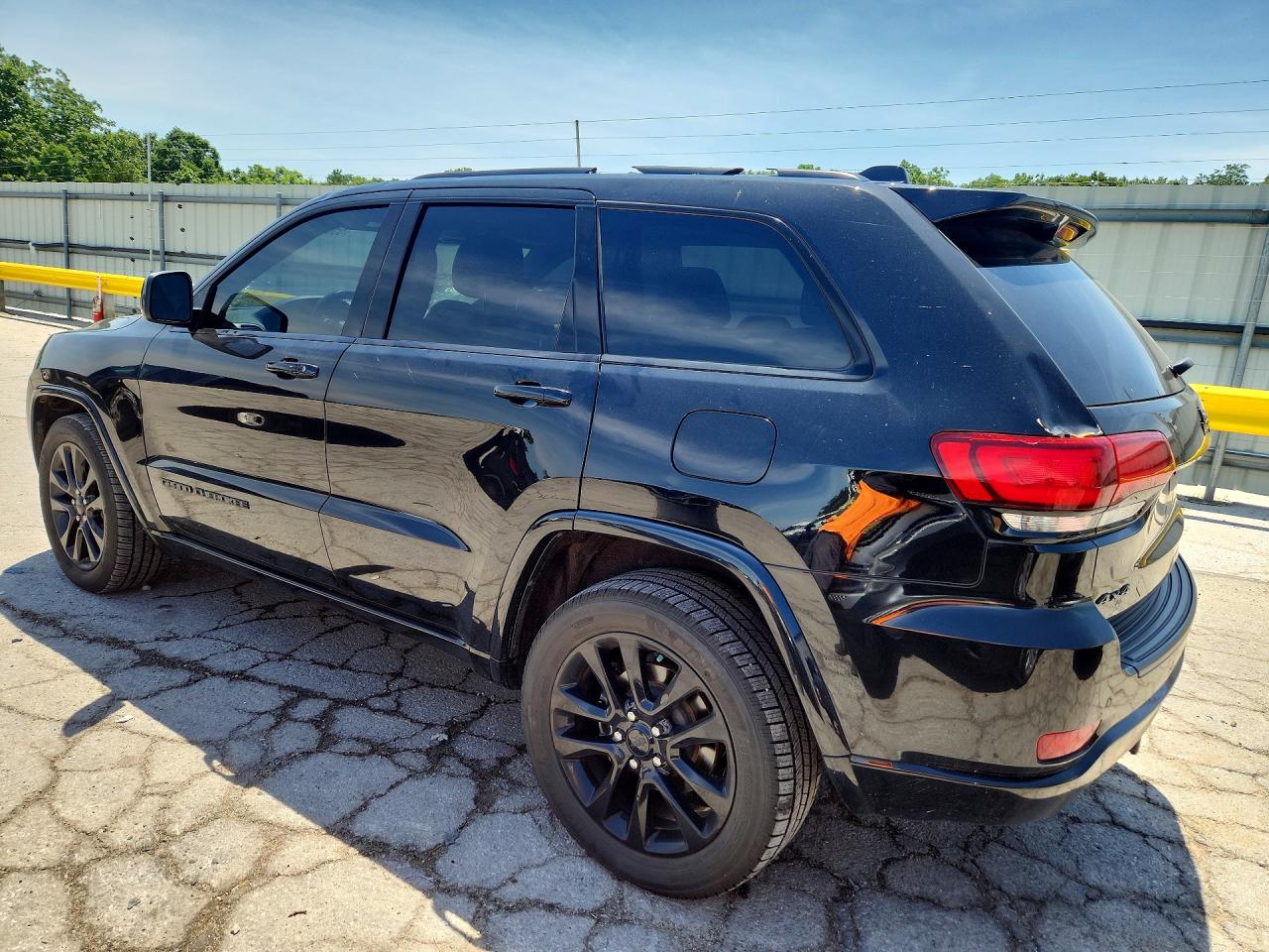 2018 JEEP GRAND CHEROKEE LAREDO photo 3