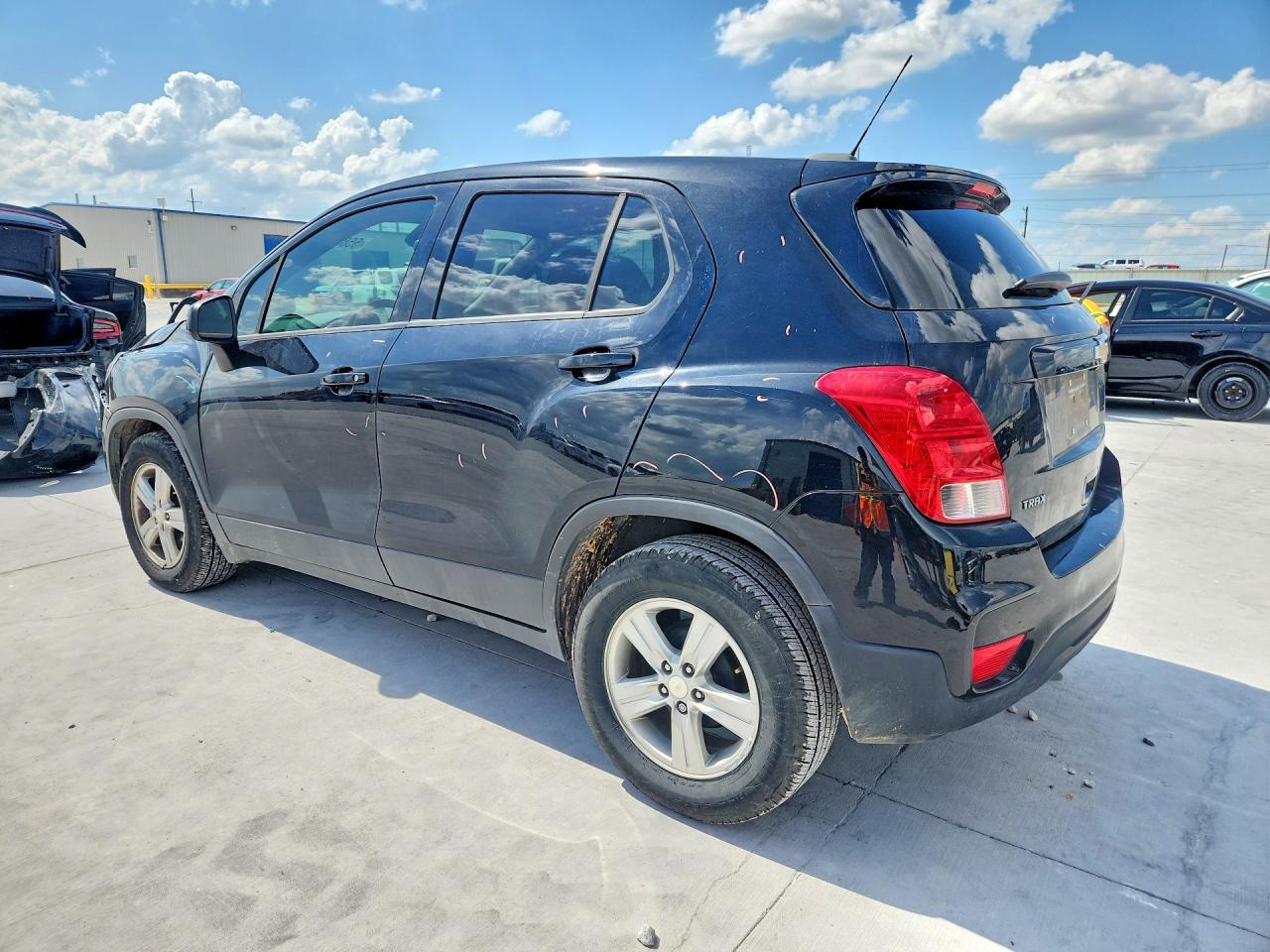 2020 CHEVROLET TRAX LS photo 4