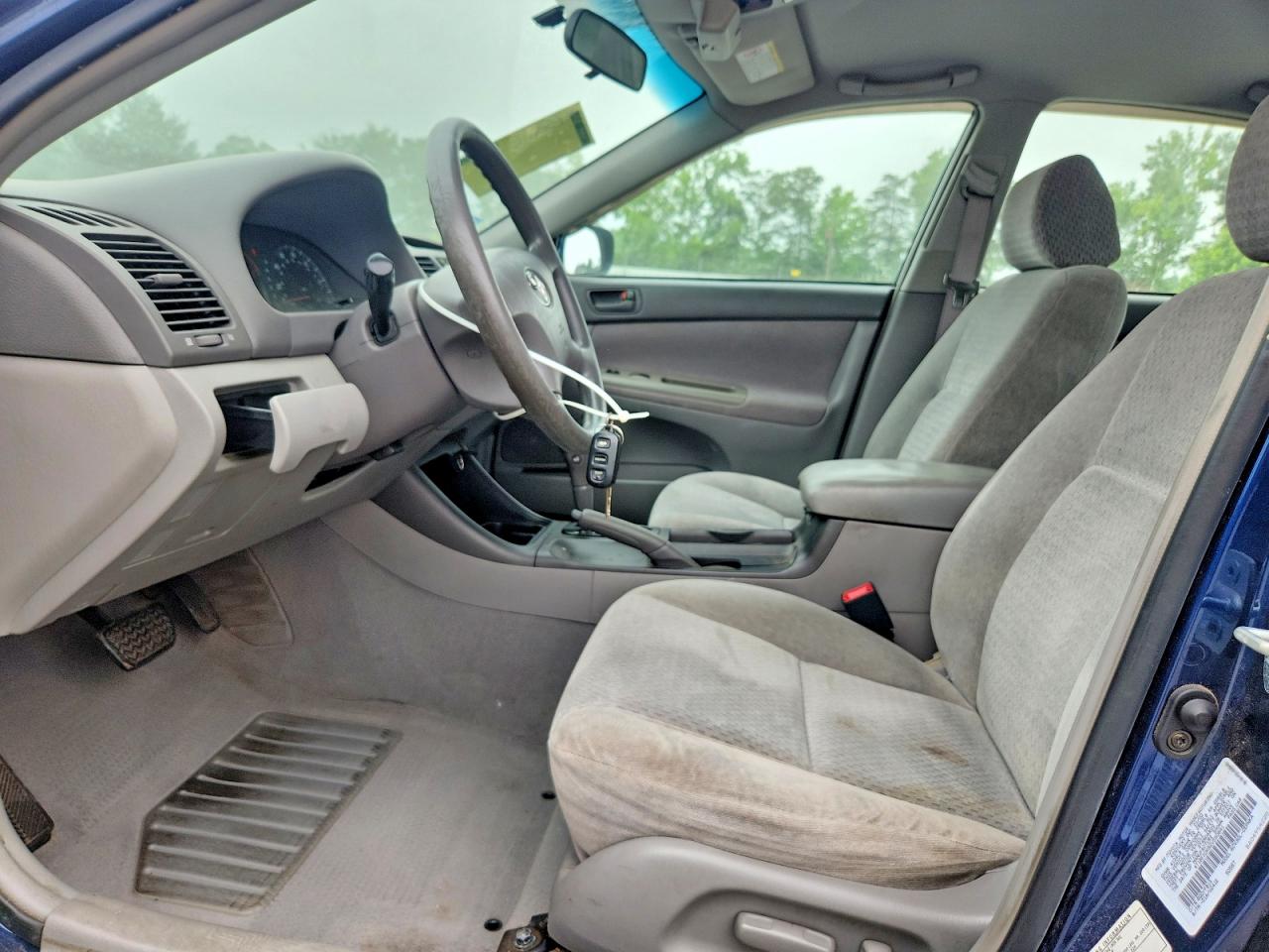 2002 TOYOTA CAMRY LE photo 13