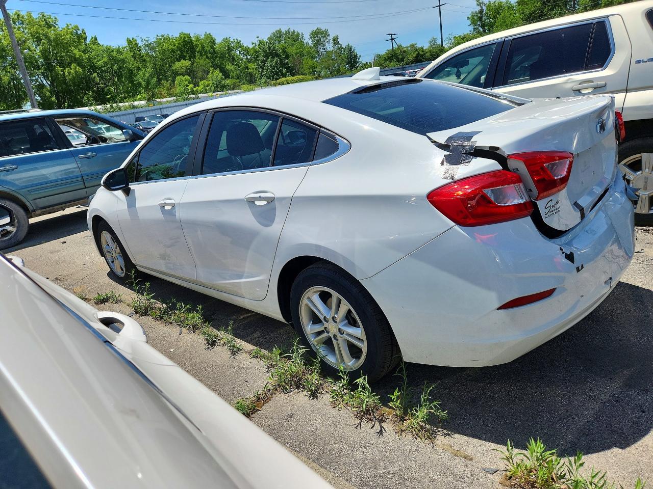 2017 CHEVROLET CRUZE LT photo 3