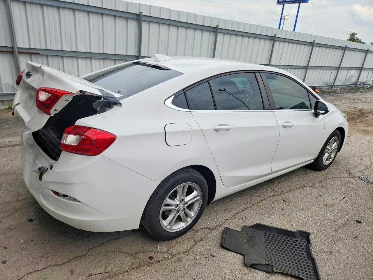 2017 CHEVROLET CRUZE LT photo 5