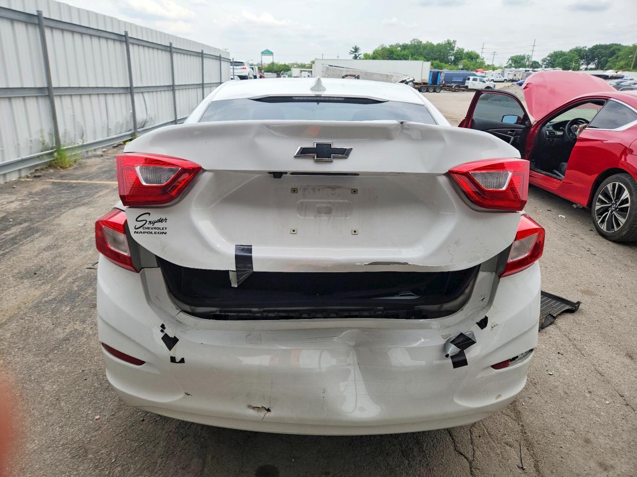 2017 CHEVROLET CRUZE LT photo 11