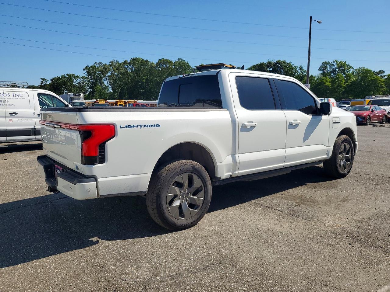 2023 FORD F150 LIGHTNING PRO photo 3