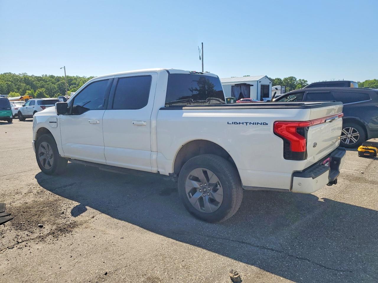 2023 FORD F150 LIGHTNING PRO photo 2