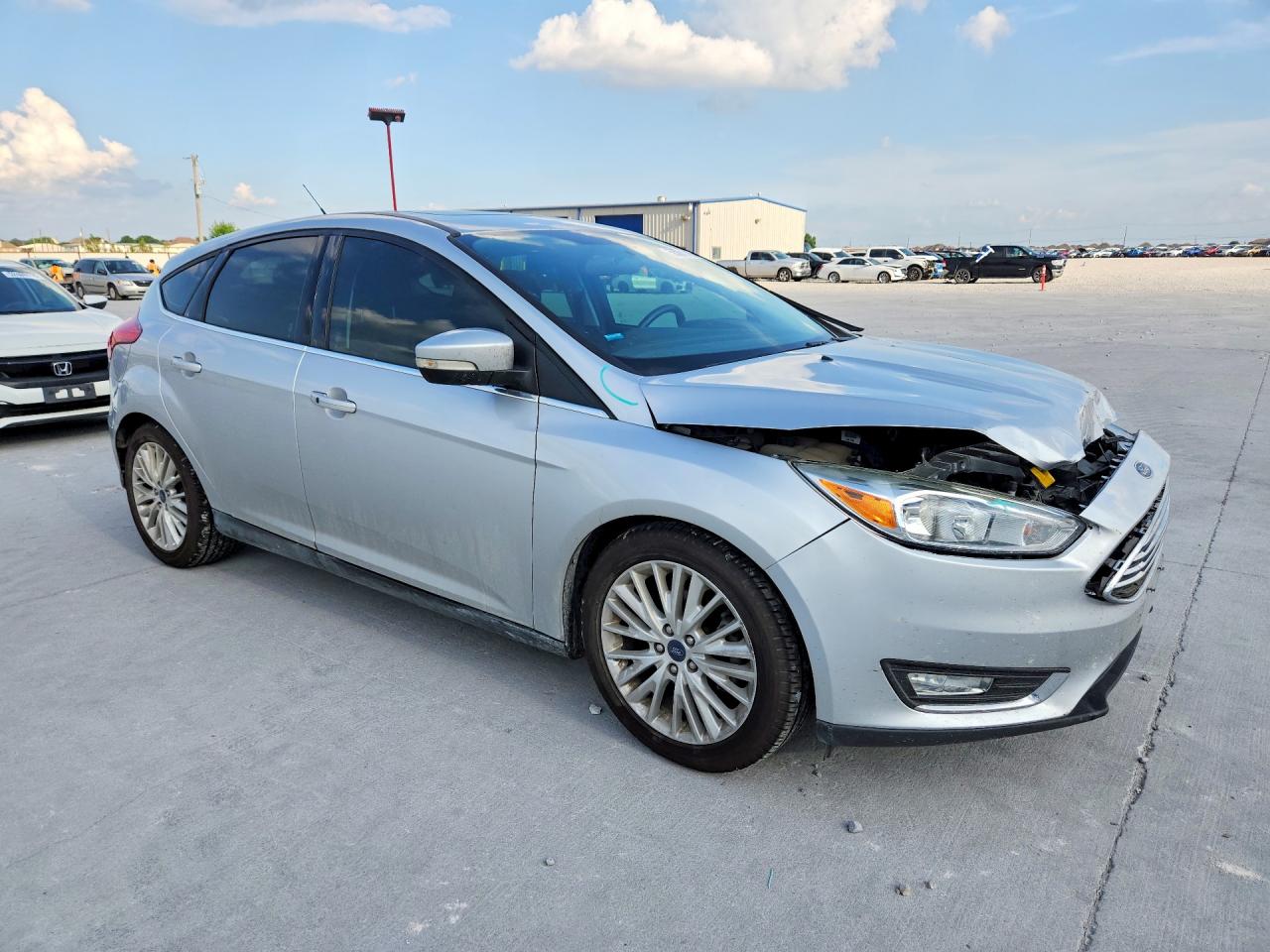 2017 FORD FOCUS TITANIUM photo 4
