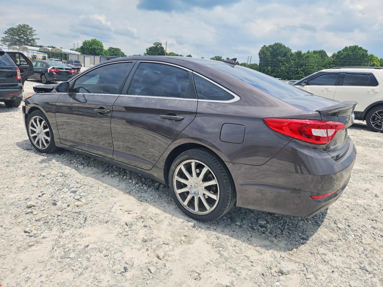 2017 HYUNDAI SONATA SE photo 2
