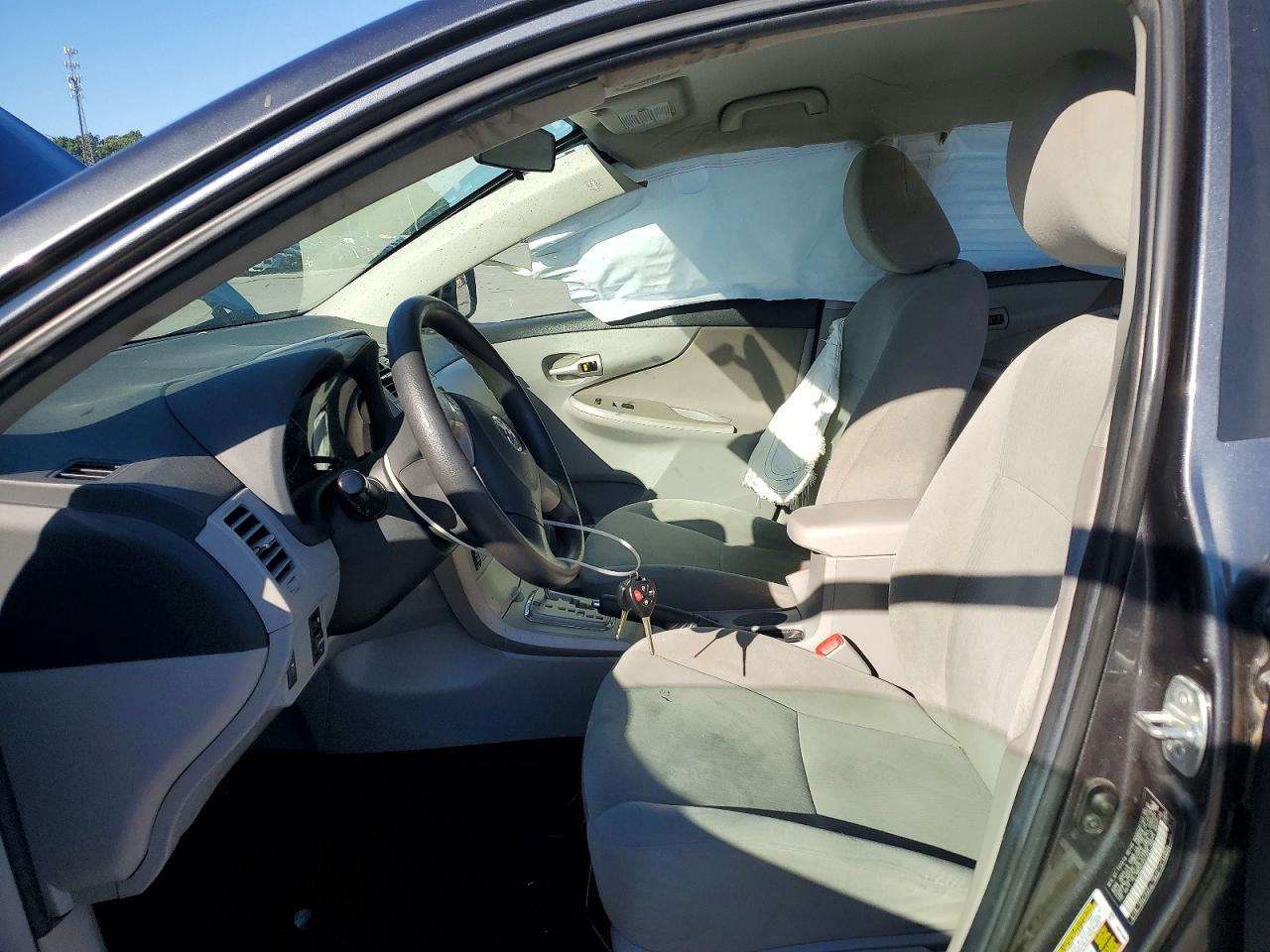 2012 TOYOTA COROLLA LE photo 13