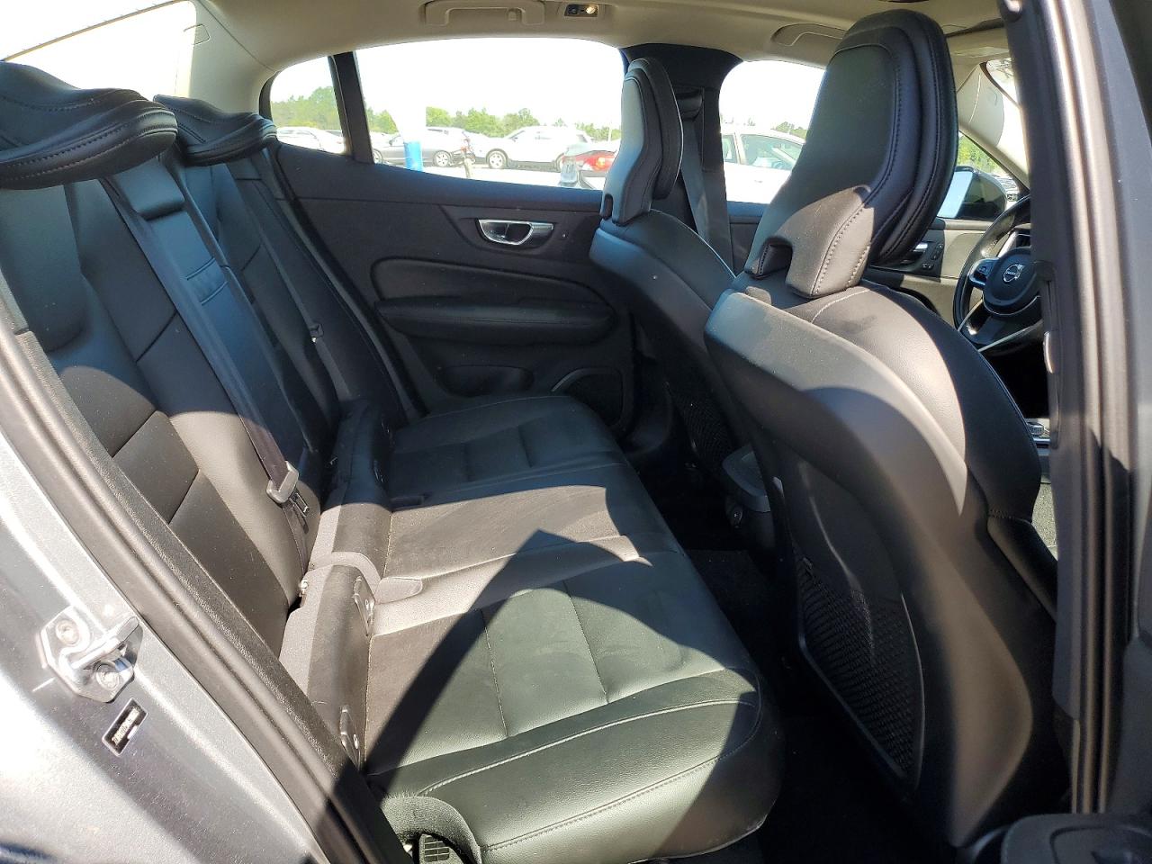 2021 VOLVO S60 T5 MOMENTUM photo 28