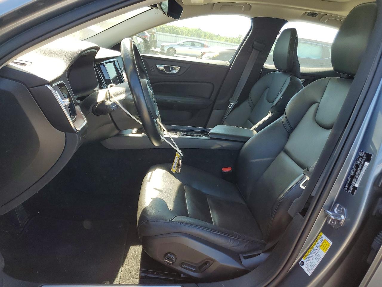 2021 VOLVO S60 T5 MOMENTUM photo 19