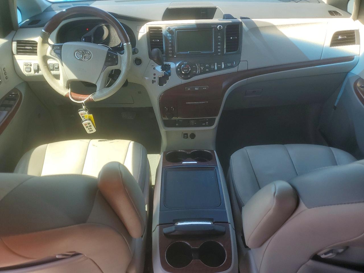 2014 TOYOTA SIENNA LIMITED 7-PASSENGER photo 22