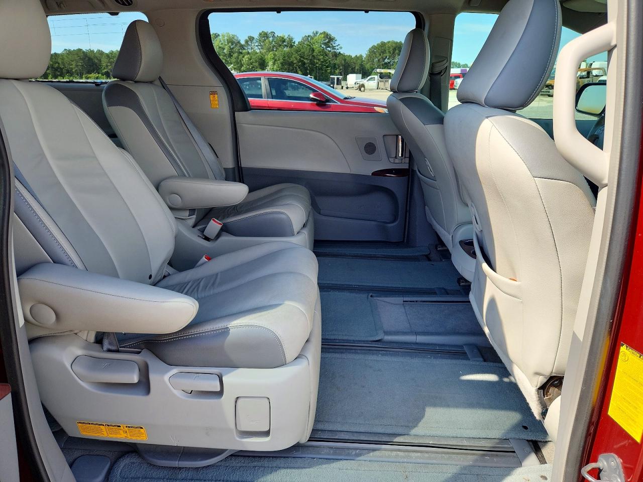 2014 TOYOTA SIENNA LIMITED 7-PASSENGER photo 31