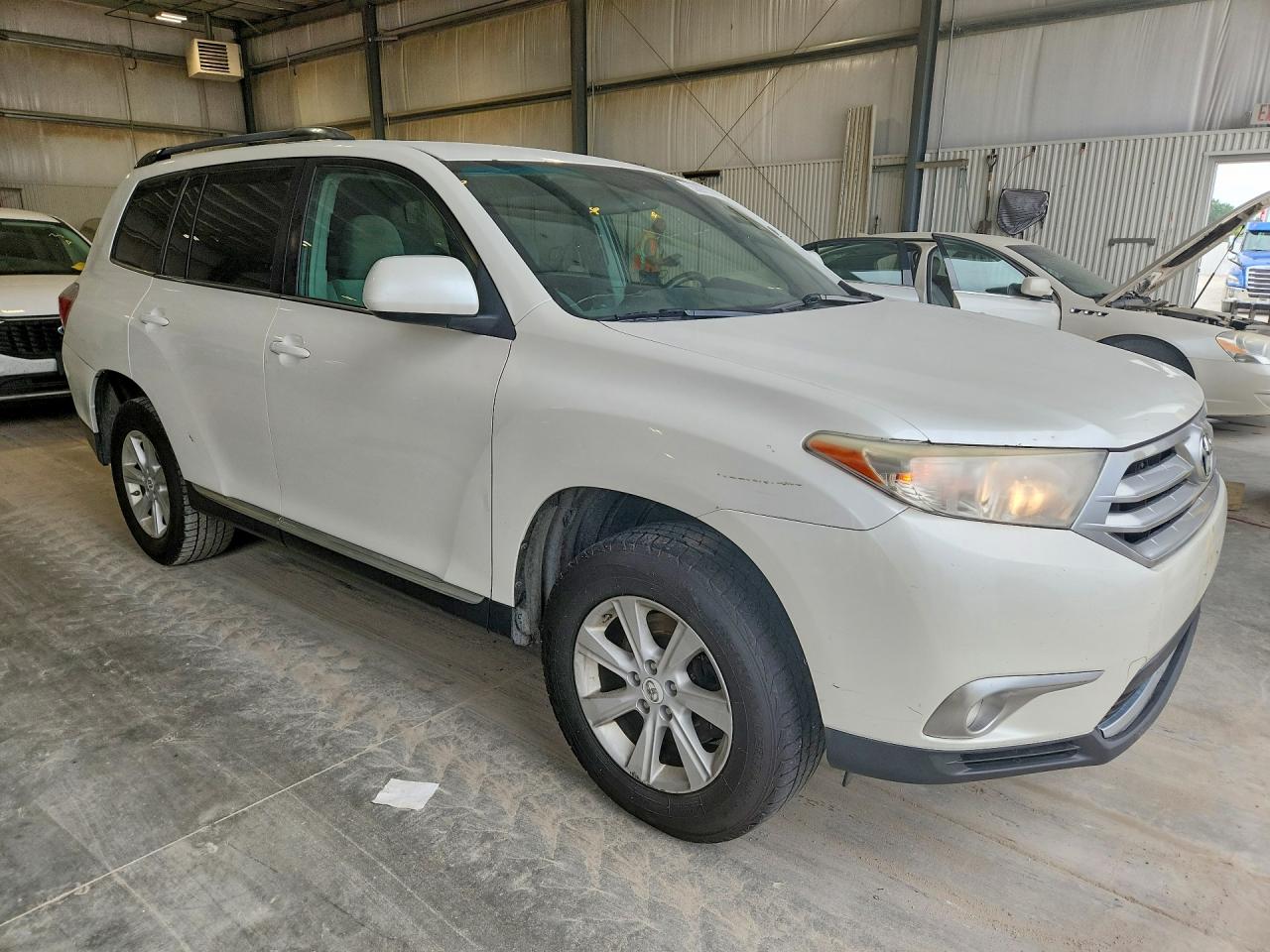 2012 TOYOTA HIGHLANDER BASE photo 10
