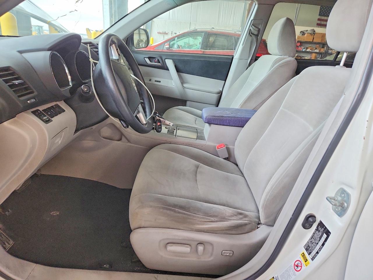 2012 TOYOTA HIGHLANDER BASE photo 19