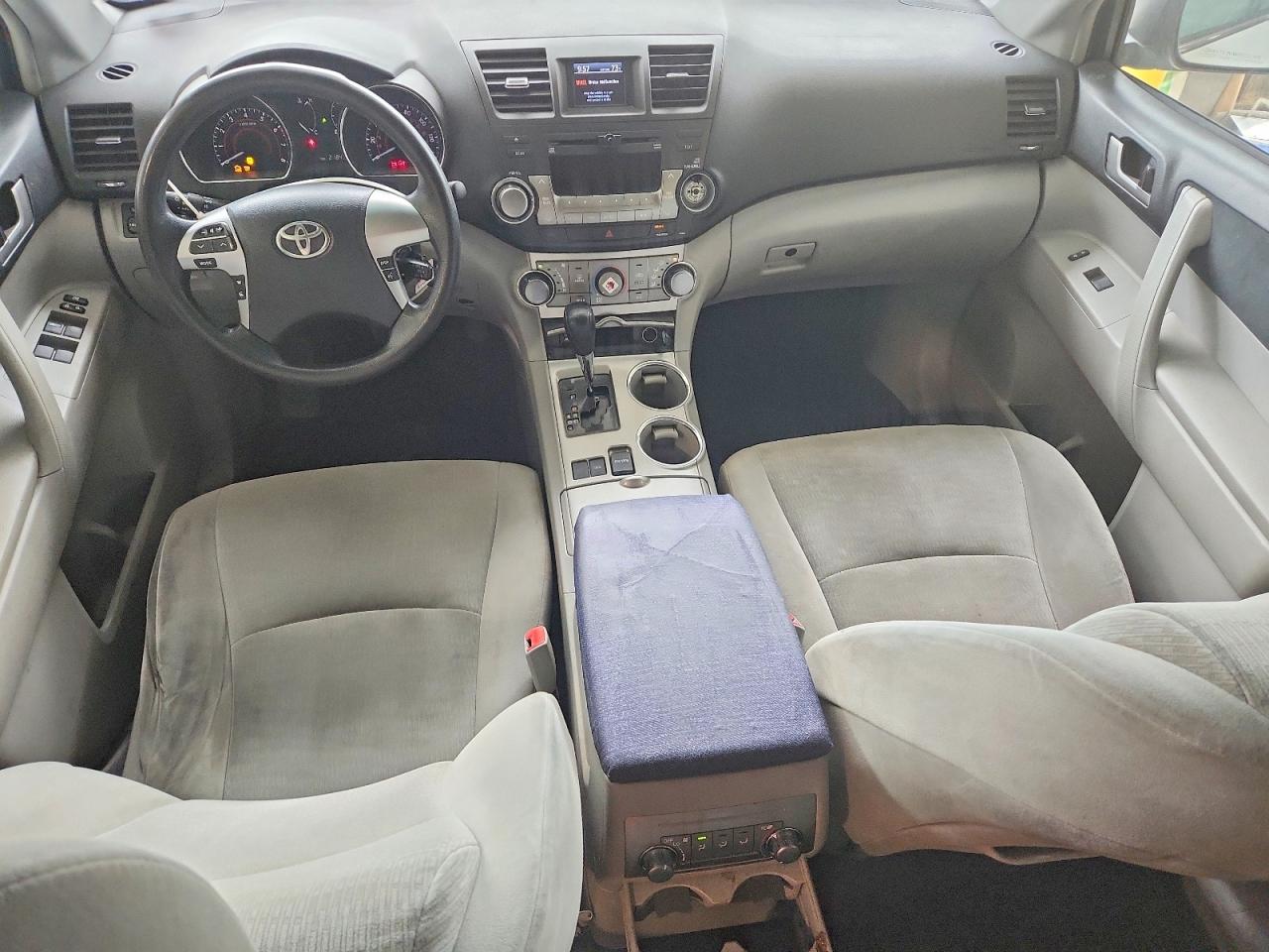 2012 TOYOTA HIGHLANDER BASE photo 22