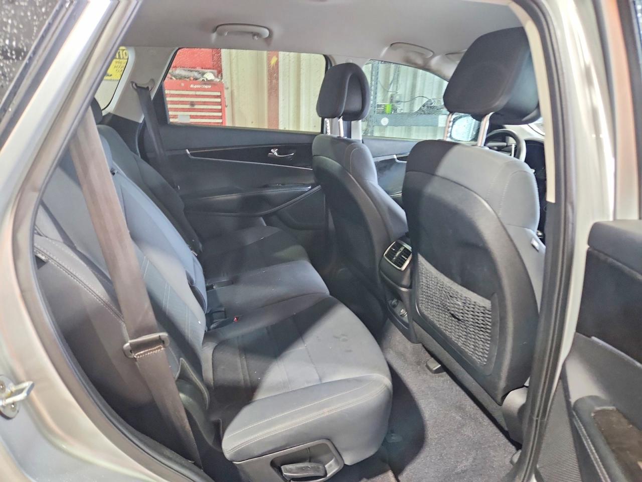 2016 KIA SORENTO LX photo 21