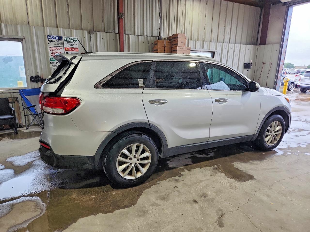 2016 KIA SORENTO LX photo 5