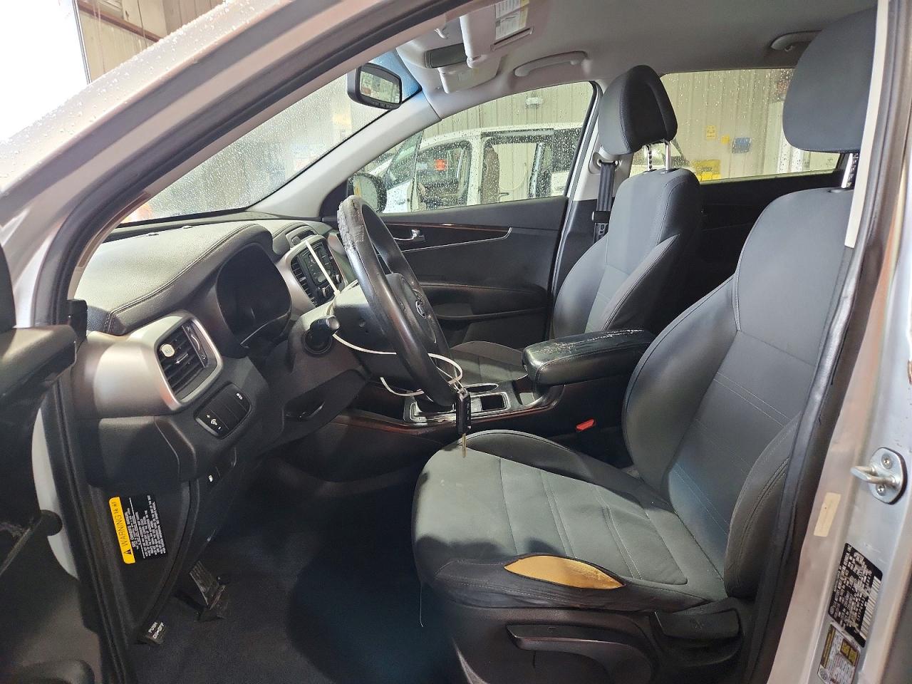 2016 KIA SORENTO LX photo 13