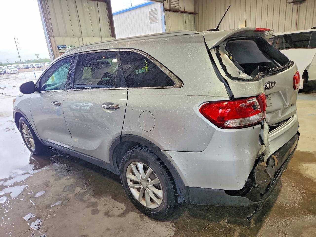 2016 KIA SORENTO LX photo 3