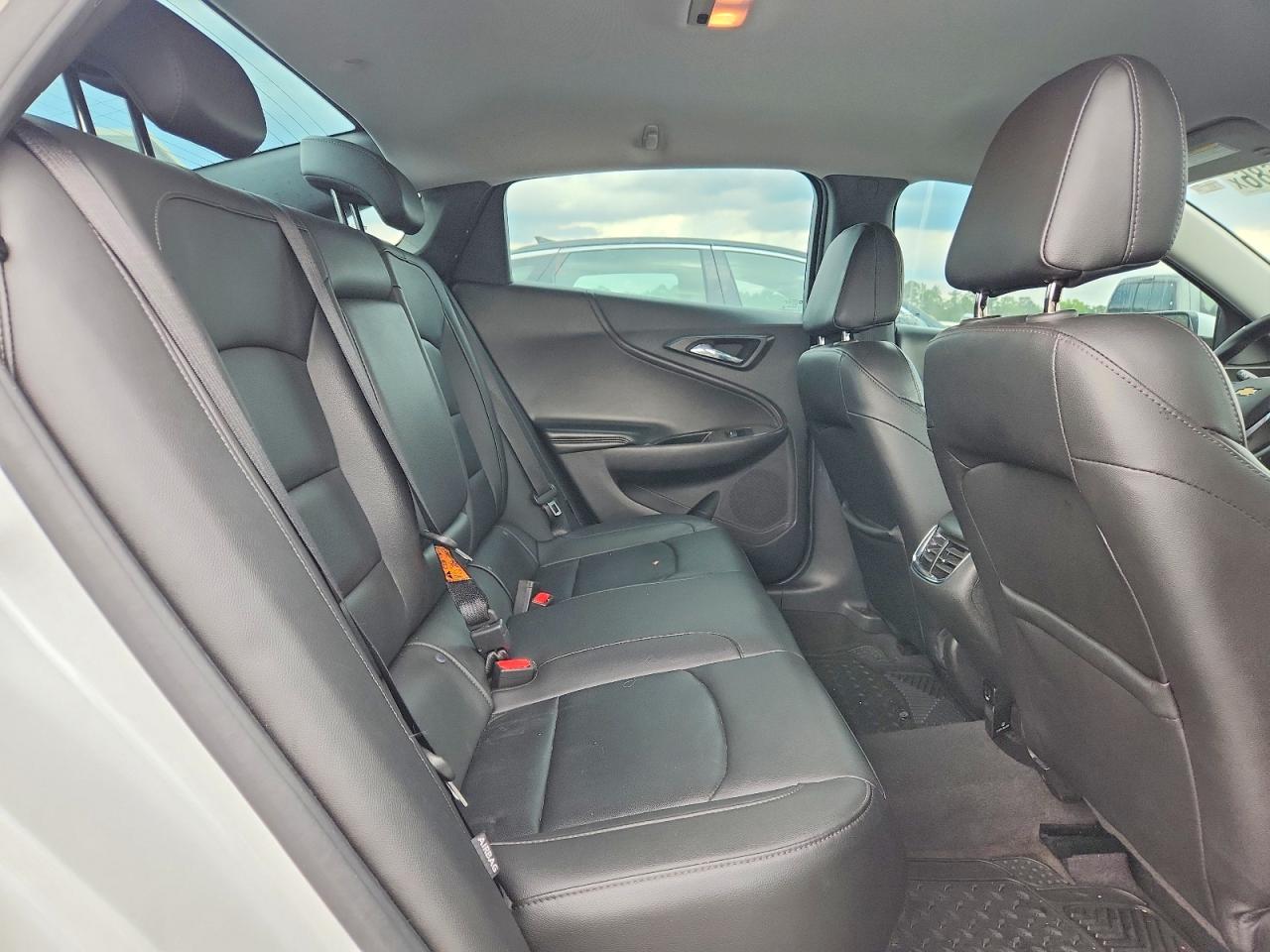 2017 CHEVROLET MALIBU LT photo 10