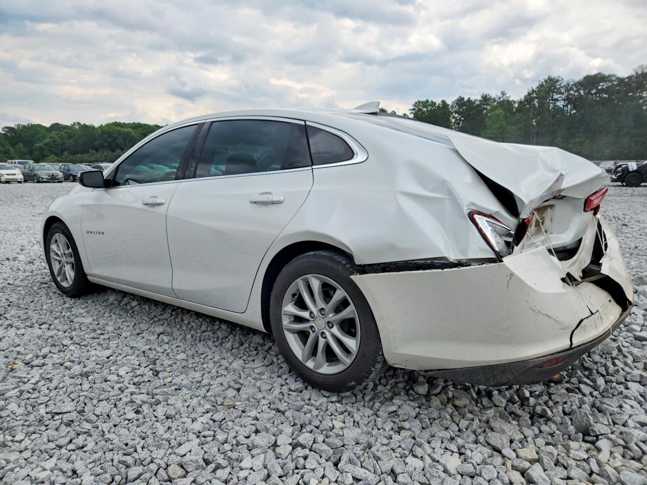 2017 CHEVROLET MALIBU LT photo 2