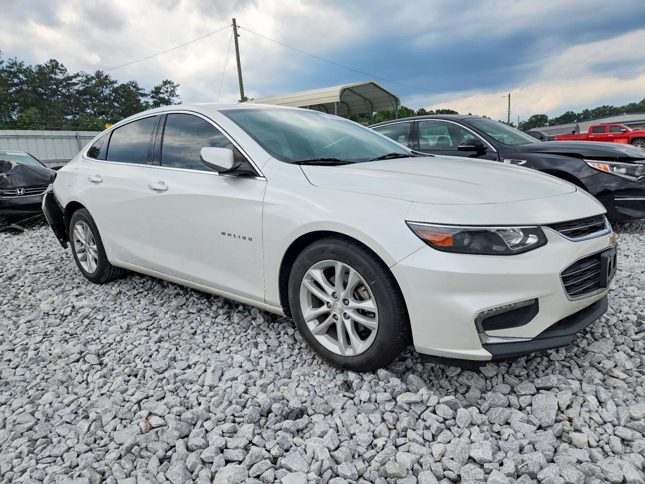 2017 CHEVROLET MALIBU LT photo 4