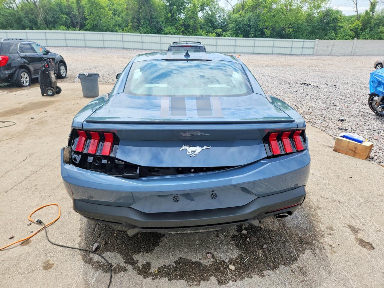 2025 FORD MUSTANG photo 11
