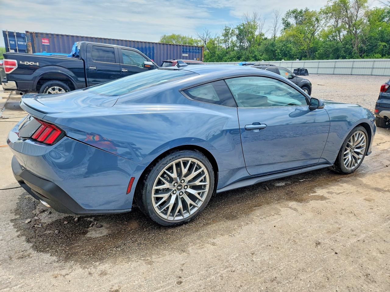 2025 FORD MUSTANG photo 5