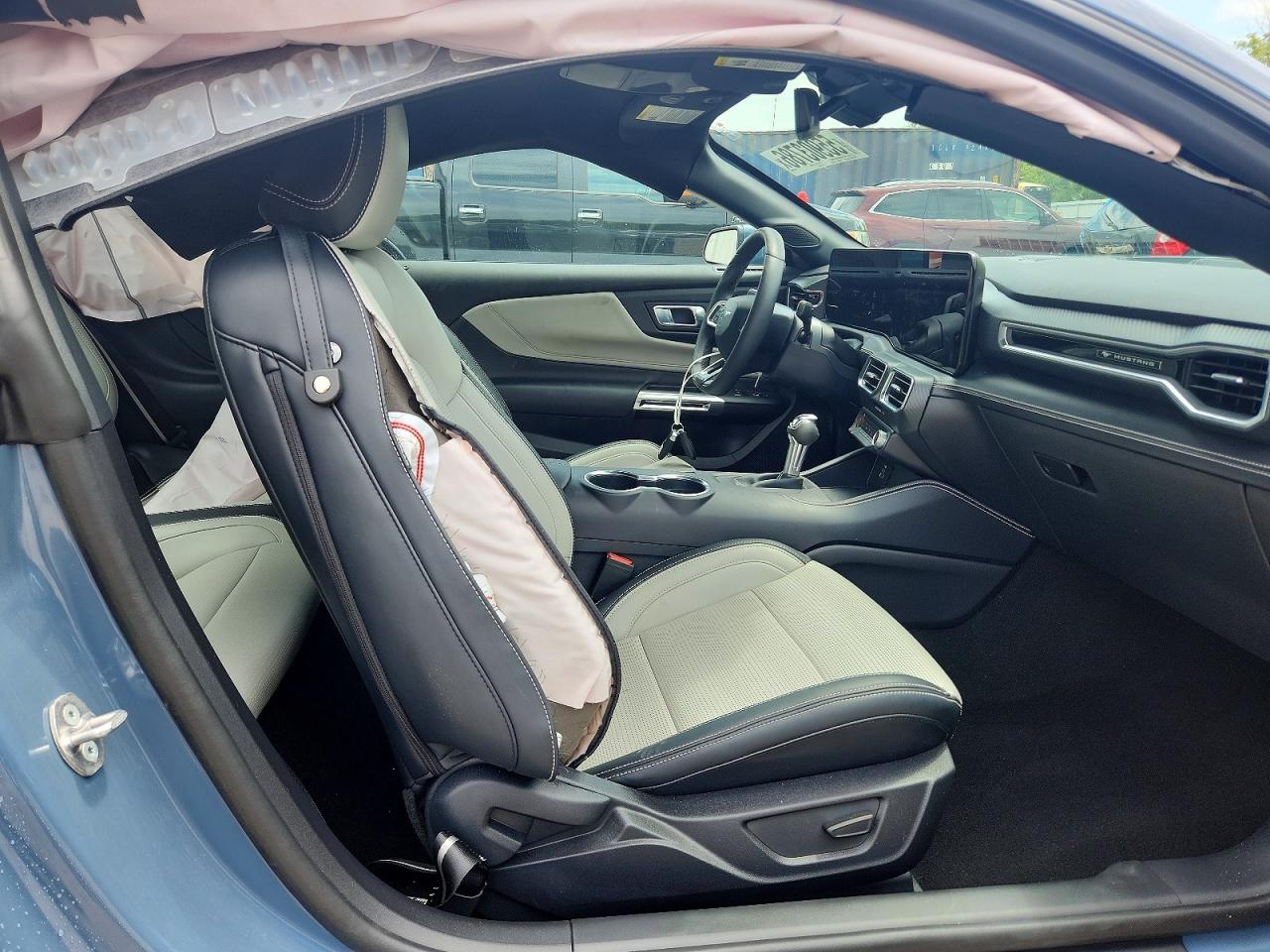 2025 FORD MUSTANG photo 19