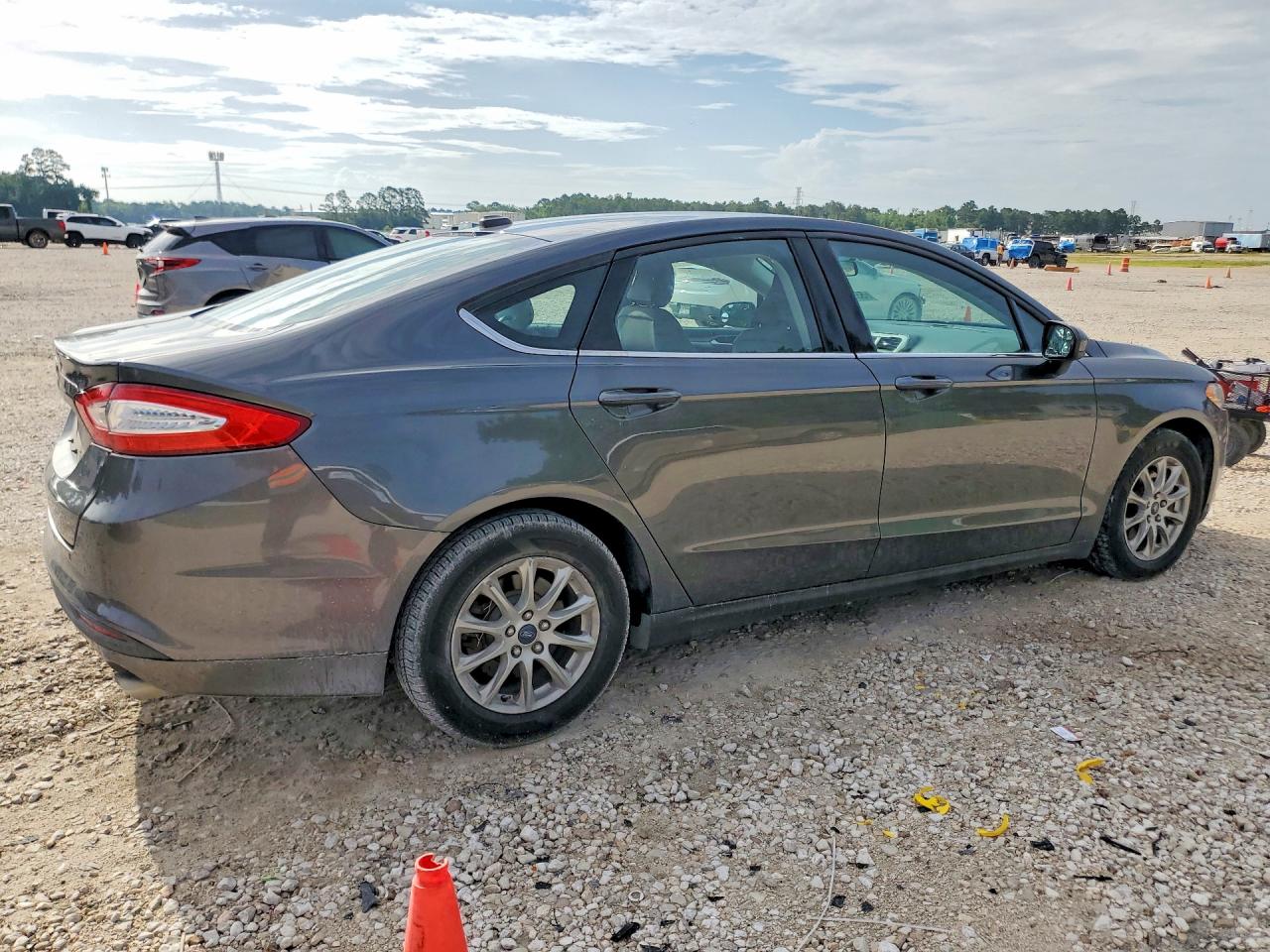 2016 FORD FUSION S photo 5