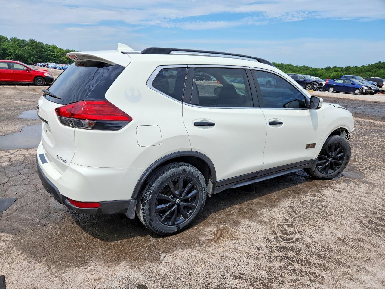 2017 NISSAN ROGUE SV photo 5