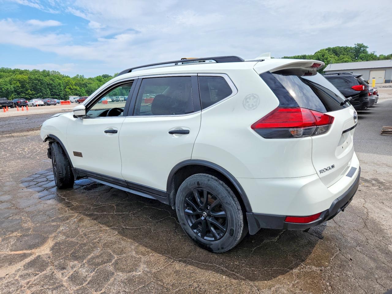 2017 NISSAN ROGUE SV photo 3