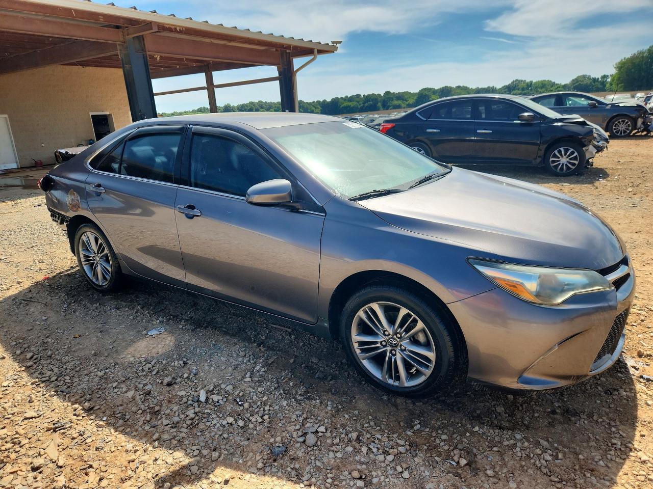 2017 TOYOTA CAMRY SE photo 4