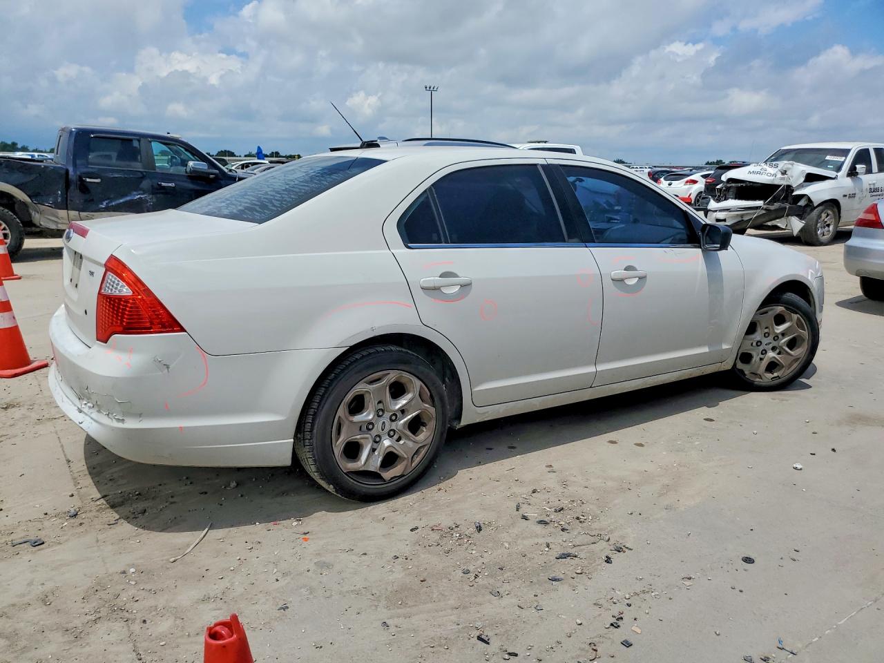 2010 FORD FUSION SE photo 3