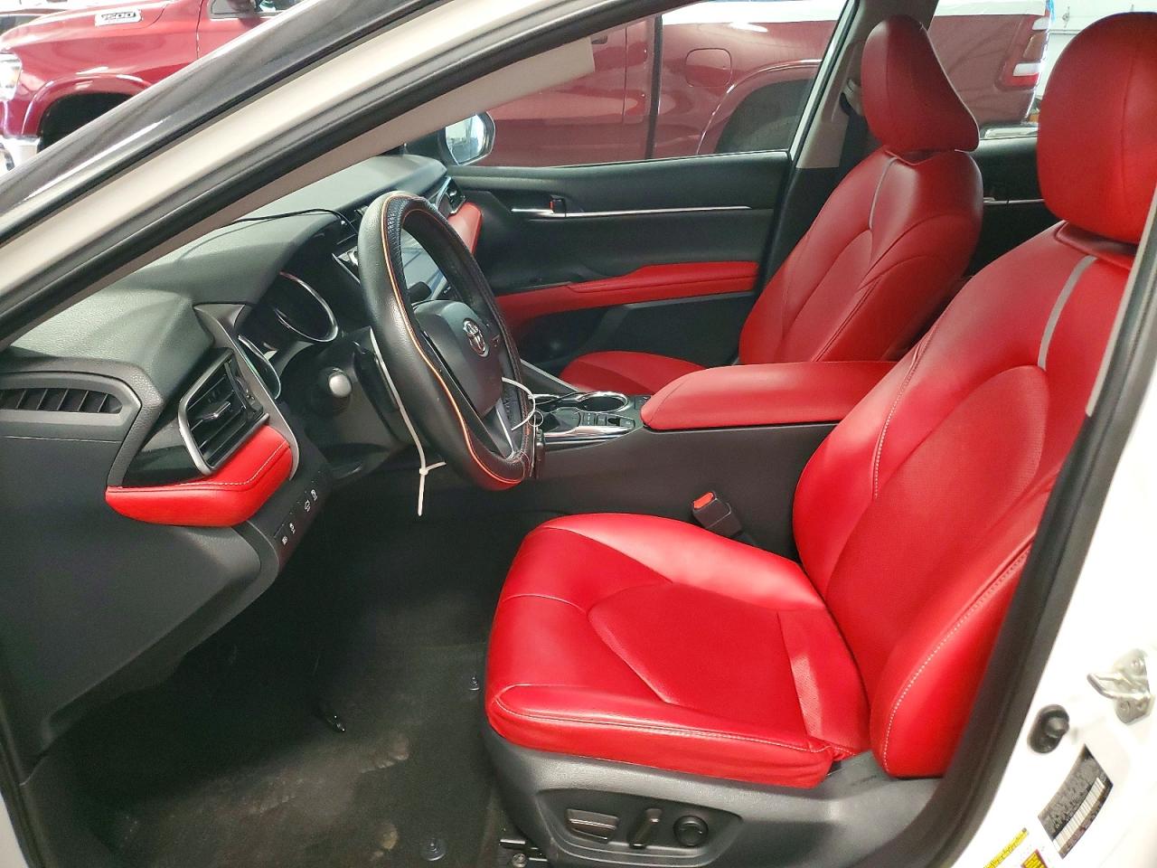 2019 TOYOTA CAMRY XSE photo 19