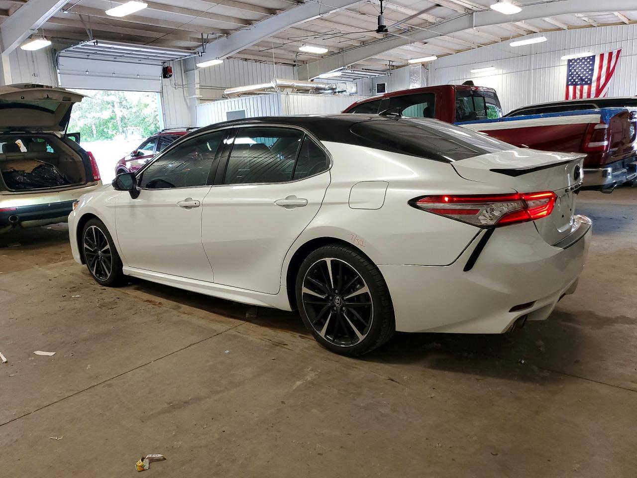 2019 TOYOTA CAMRY XSE photo 4
